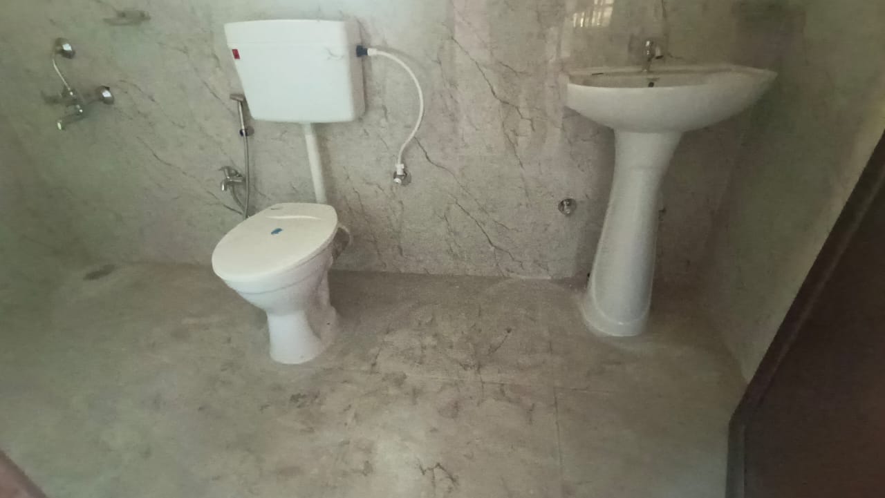 Unfurnished 5 bhk in Hatigaon for Rent